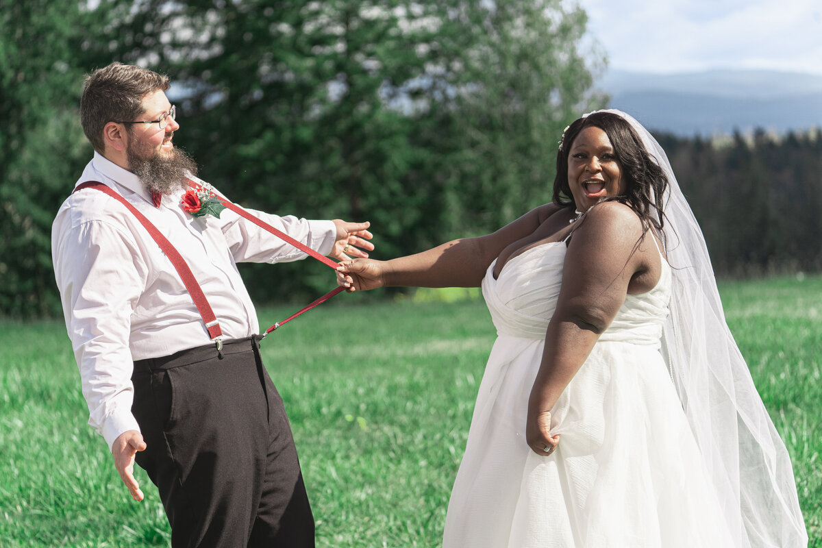 Funny moment during a wedding in Yosemite. Photo by 4Karma Studio