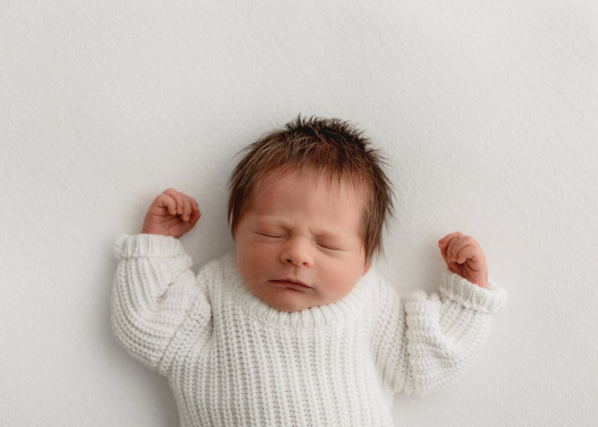 denver-newborn-studio-natural-posing