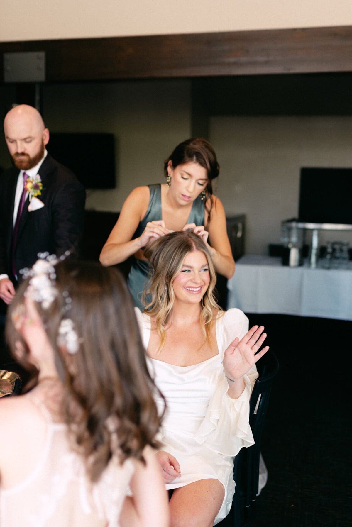 Getting_ready_portraits_editorial_wedding_photographer_Josie_V_Photography-1