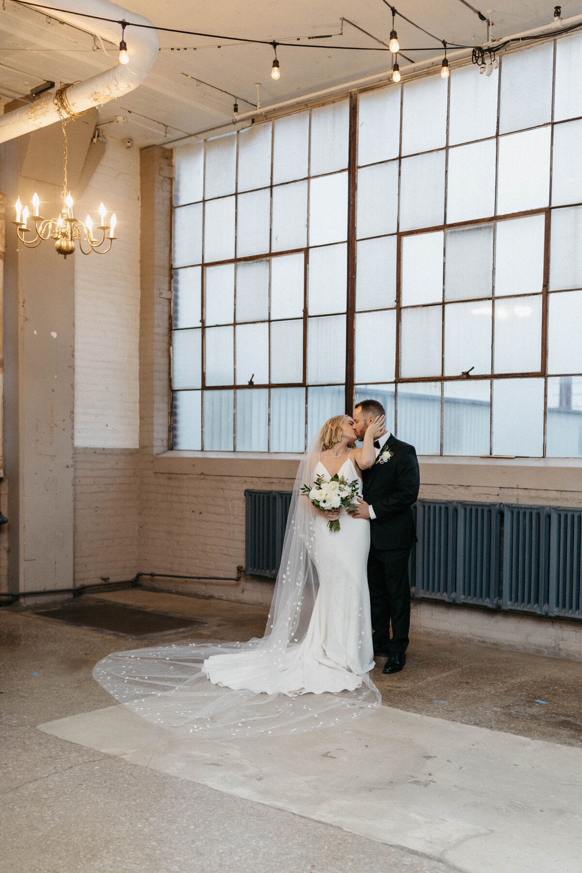 lakeeriebuildingweddingjordanleephotography-7