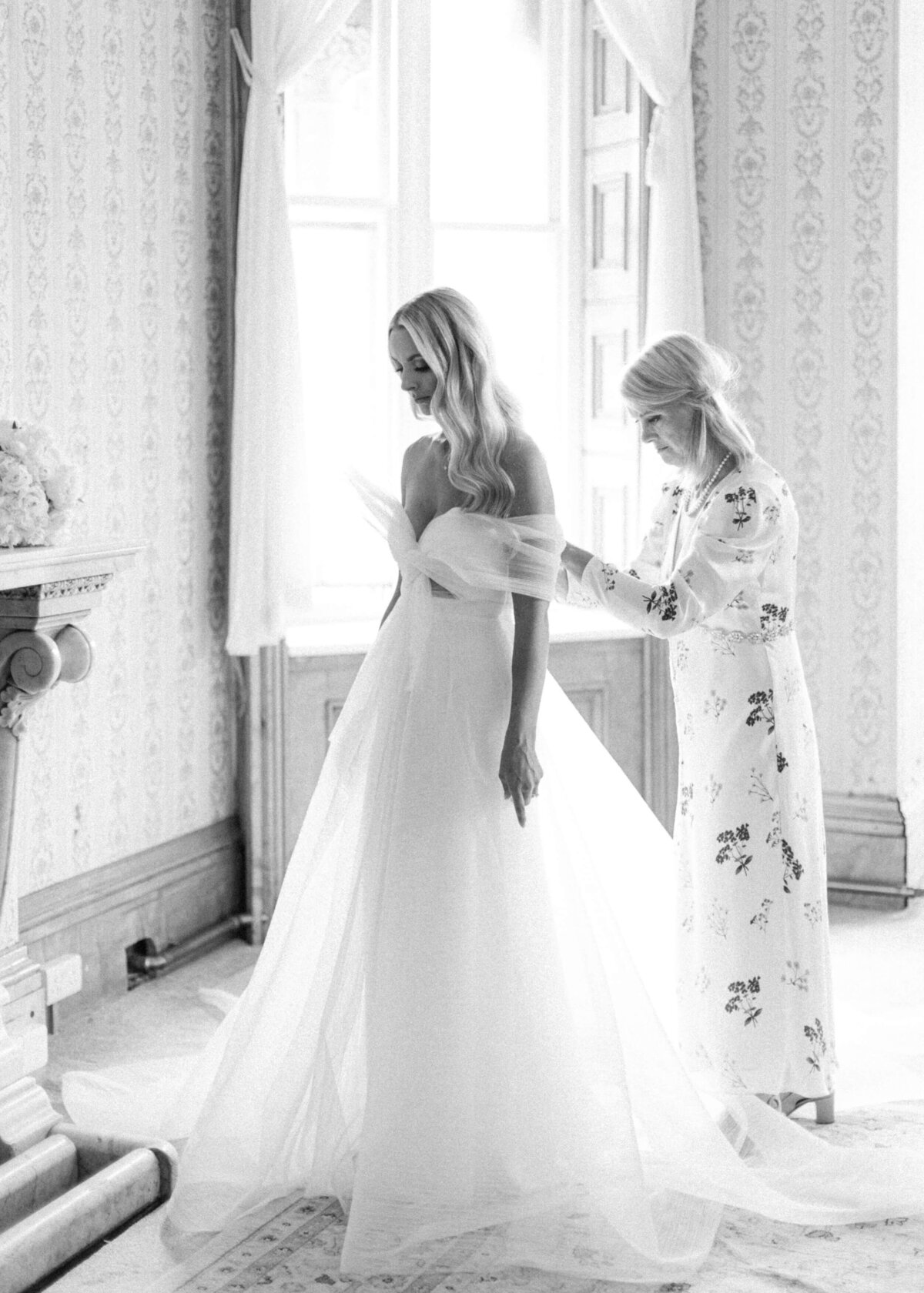 chloe-winstanley-weddings-newhite-bridal-mother-daughter-dress