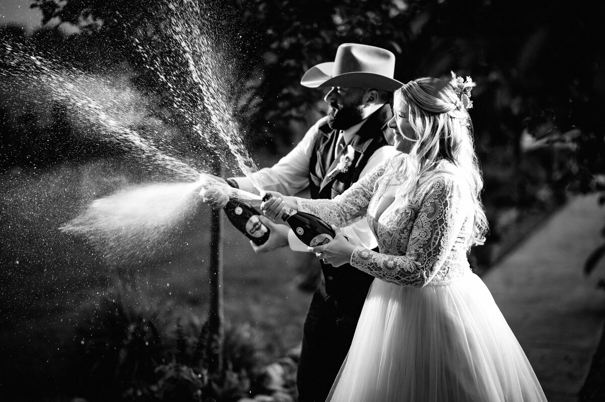 blissful-barn-wedding-michelle-matt-1044