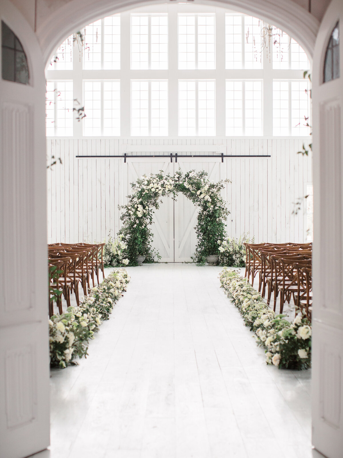 max-owens-design-white-green-flower-wedding-09-ceremony