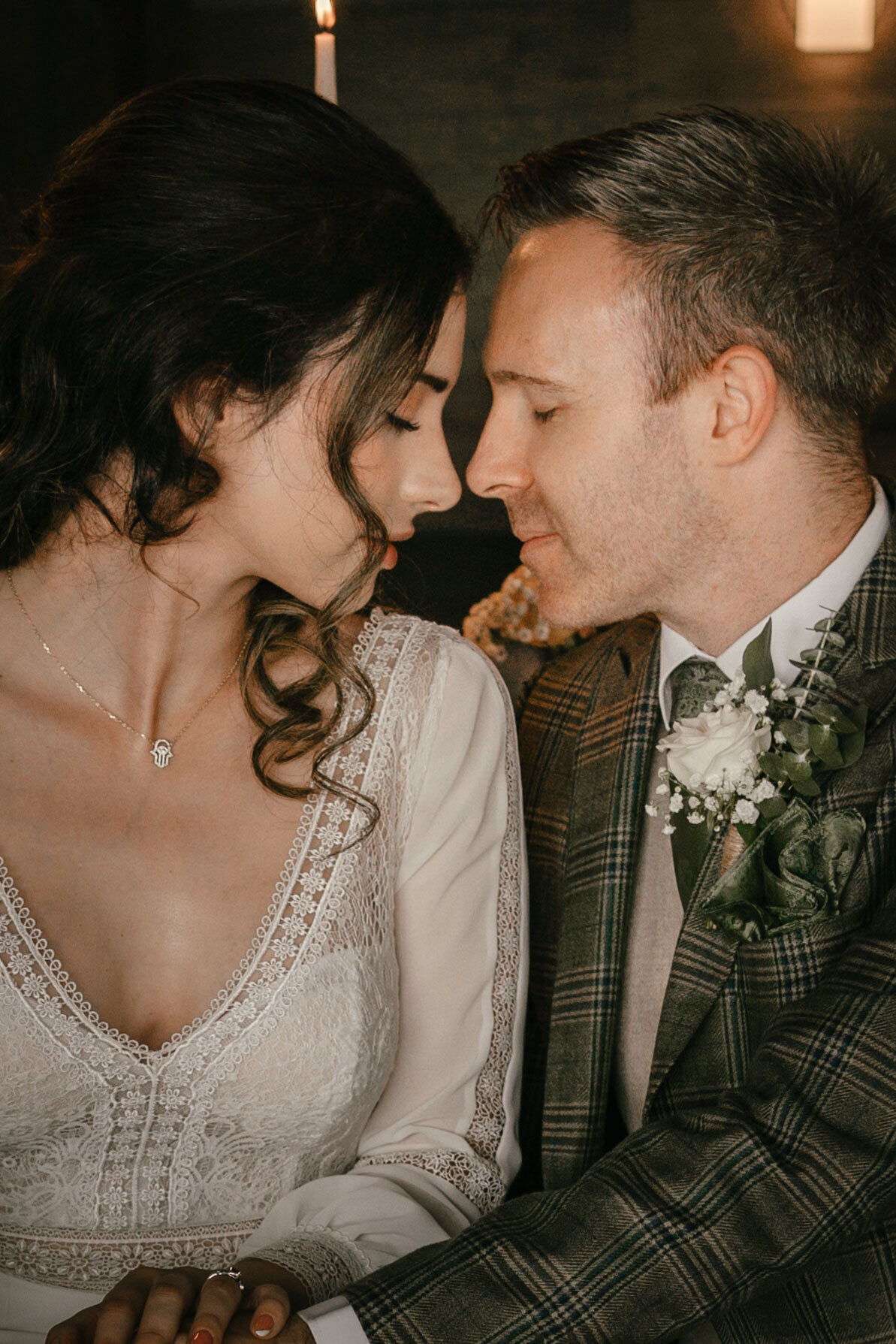 wedding-couple-leaning-in