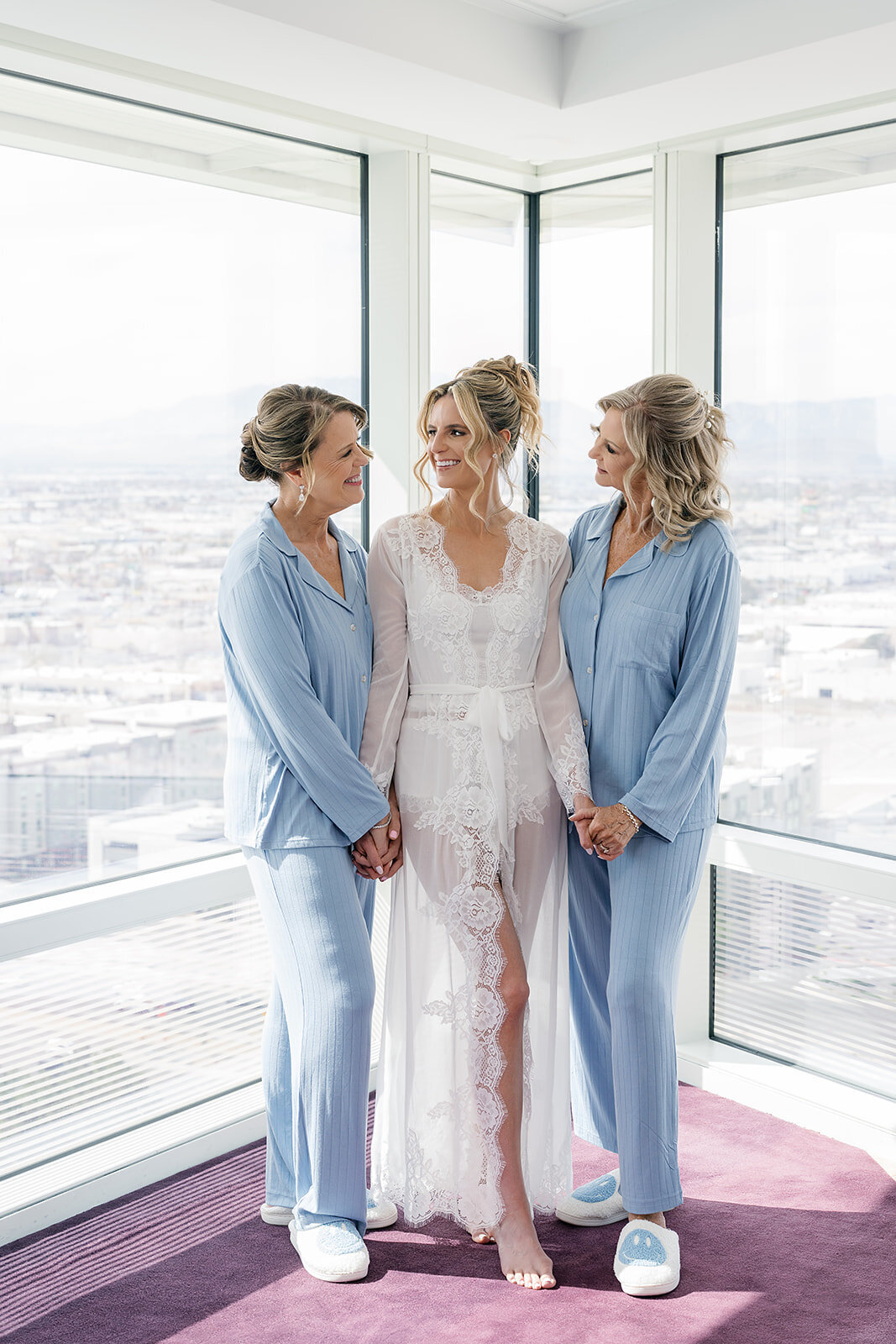 Getting-ready-modern-spring-wedding-at-aria-las-vegas (301 of 2547)
