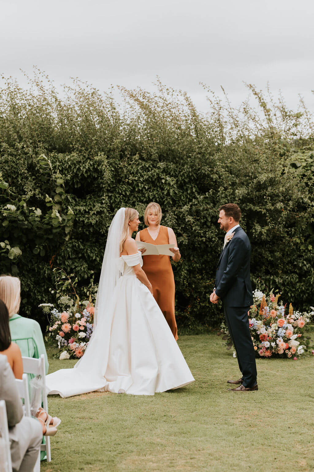 Issy-and-Bella-Floral-Design-Wedding-Florist-Herefordshire-Broadfield-Court-j&N54