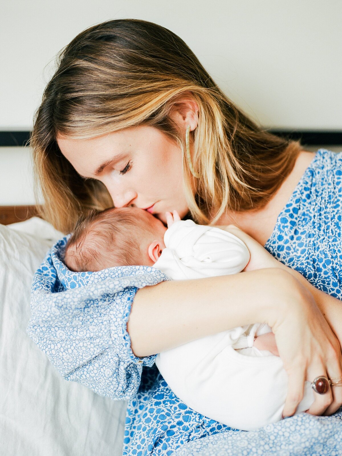 modern-natural-newborn-photos-charlottesville-virginia-amy-nicole-photography-0014