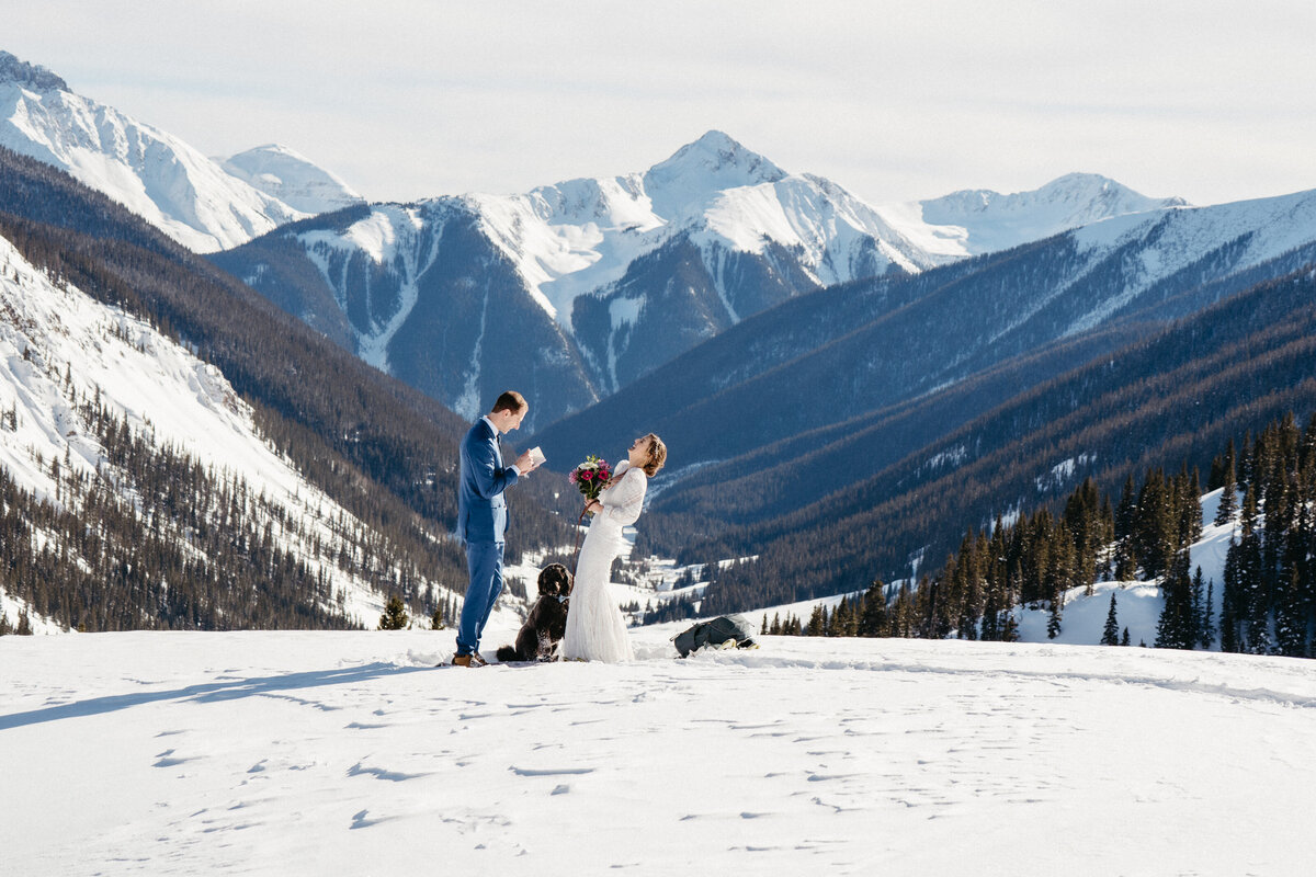 Sam-Murch-Photography-Ouray-Winter-Elopement-with-dog-34