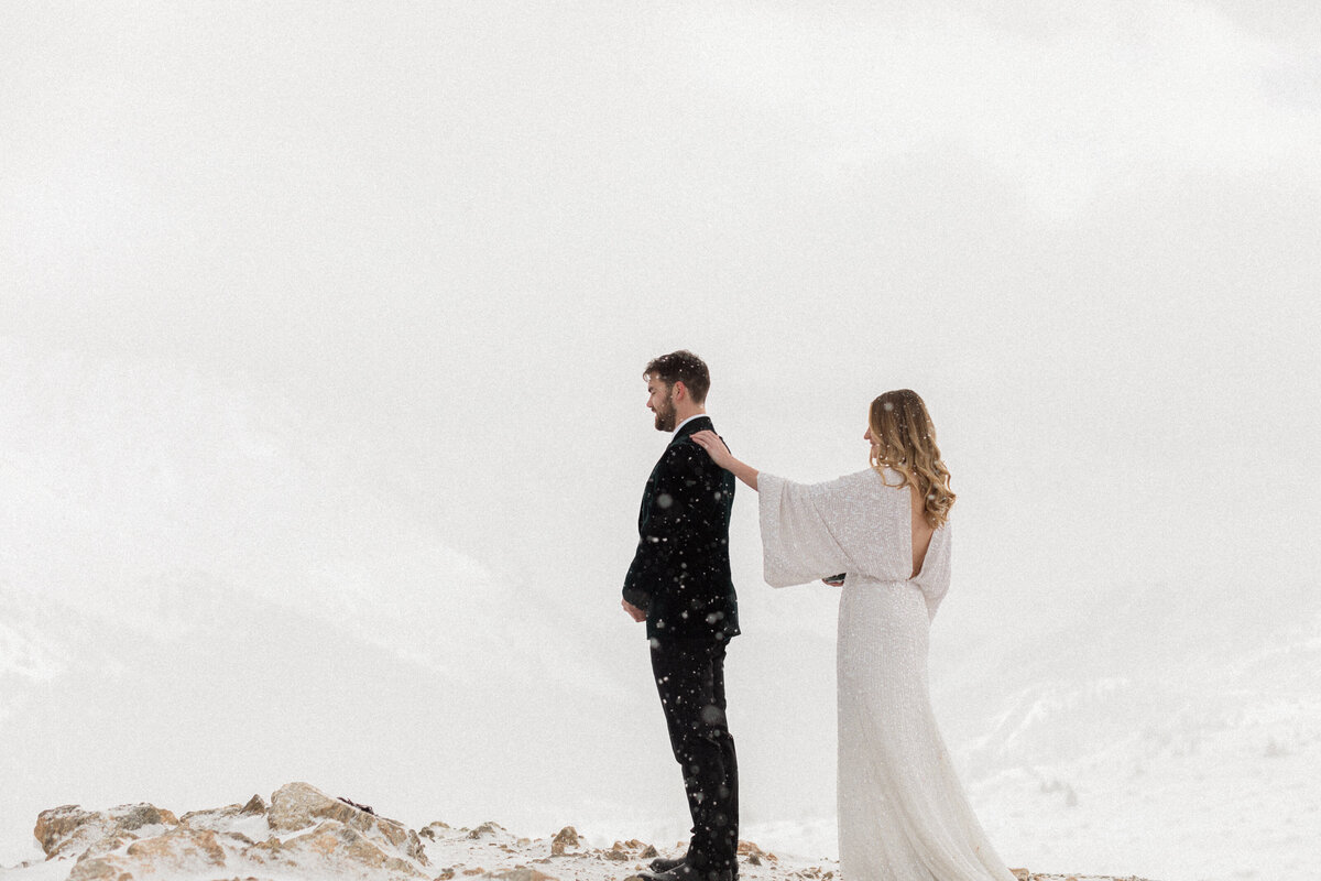 Colorado_Loveland_Pass_Winter_Elopement_By_Diana_Coulter-5