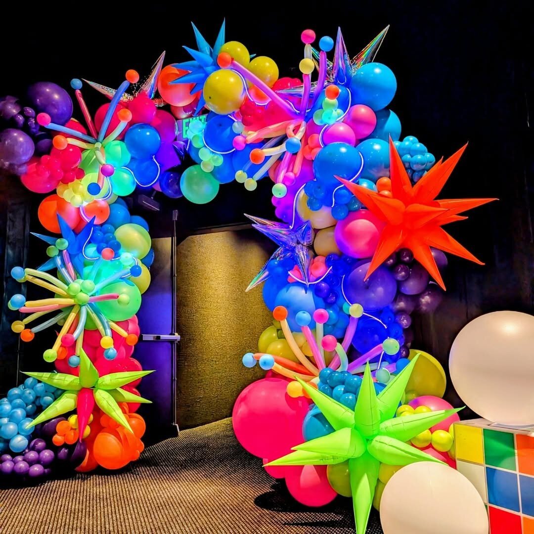 neon star balloon arch in Seattle and the PNW
