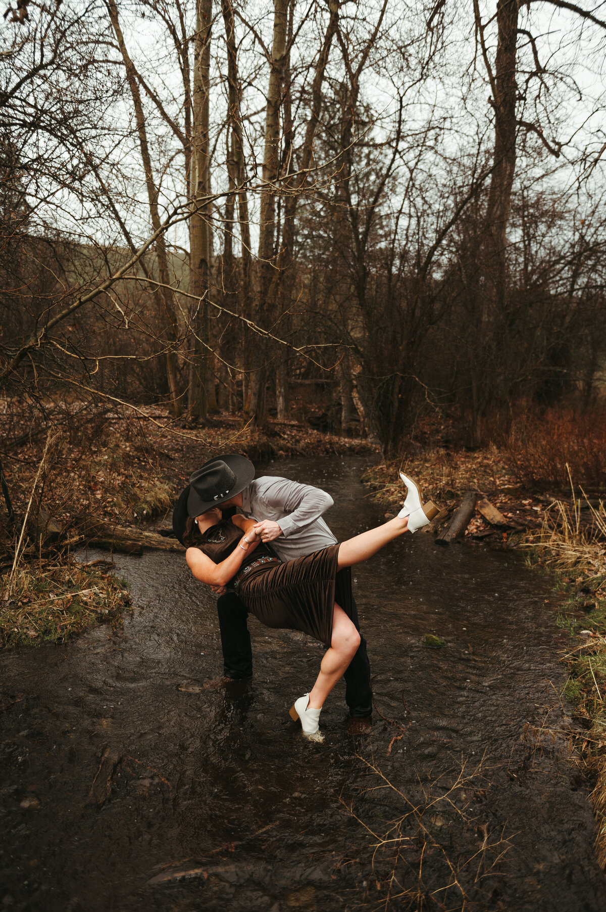 presley-gray-photo-montana-western-style-engagement-4713