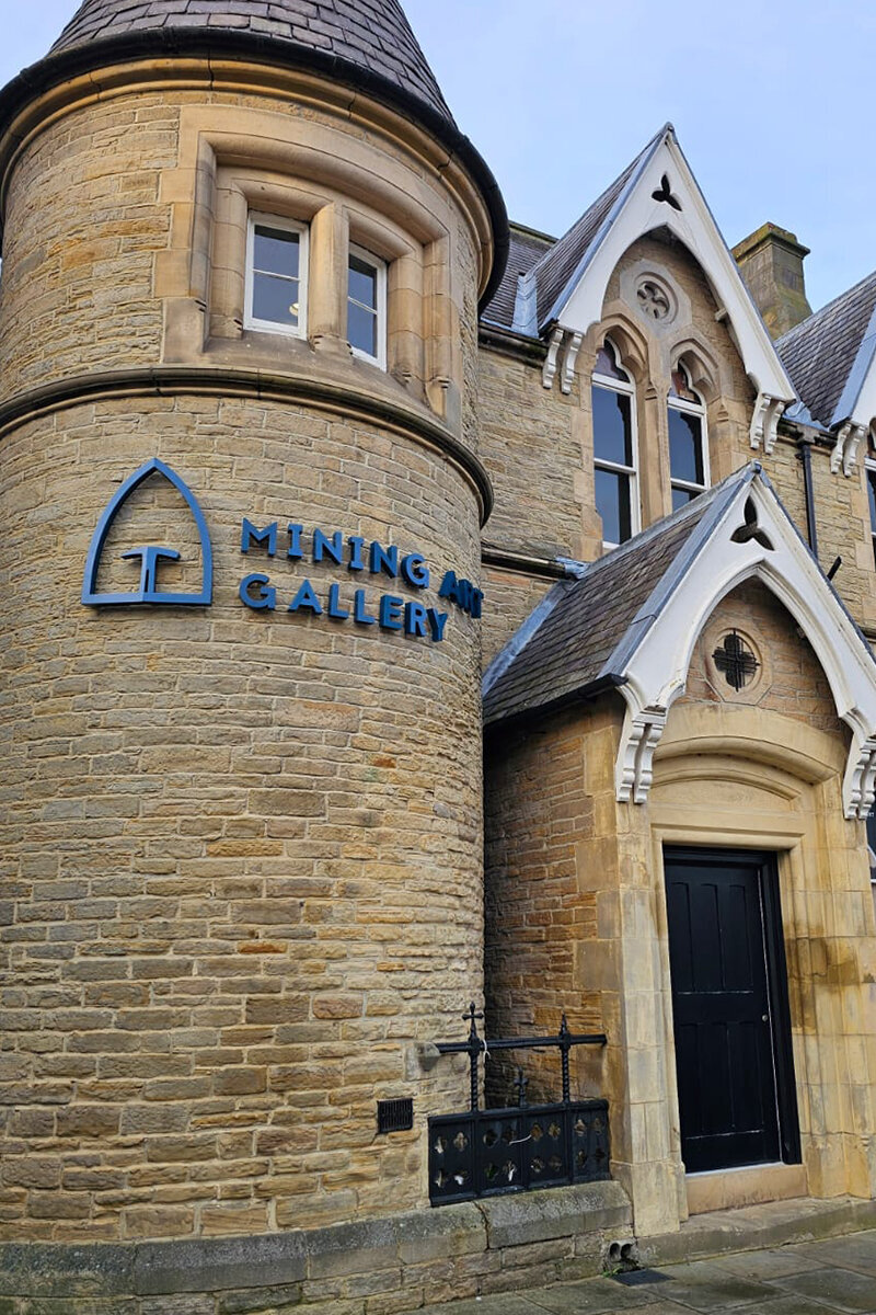 ellis-signs-built-up-letters-curved-building