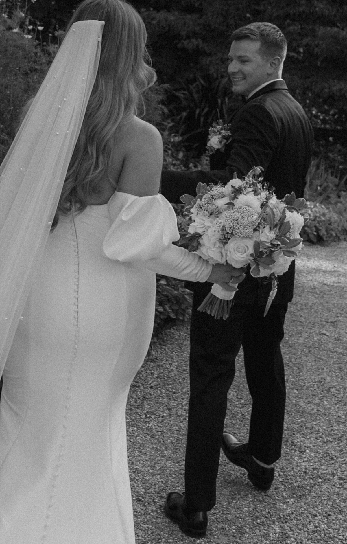 Dreamy, storytelling-focused elopement photography designed for couples who want a heartfelt and authentic wedding experience.