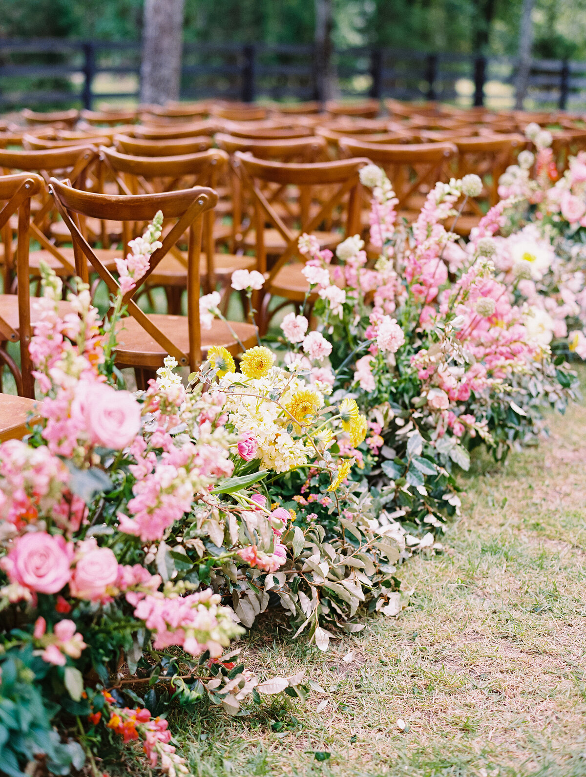 max-owens-design-bright-summer-wedding-08-ceremony-aisle