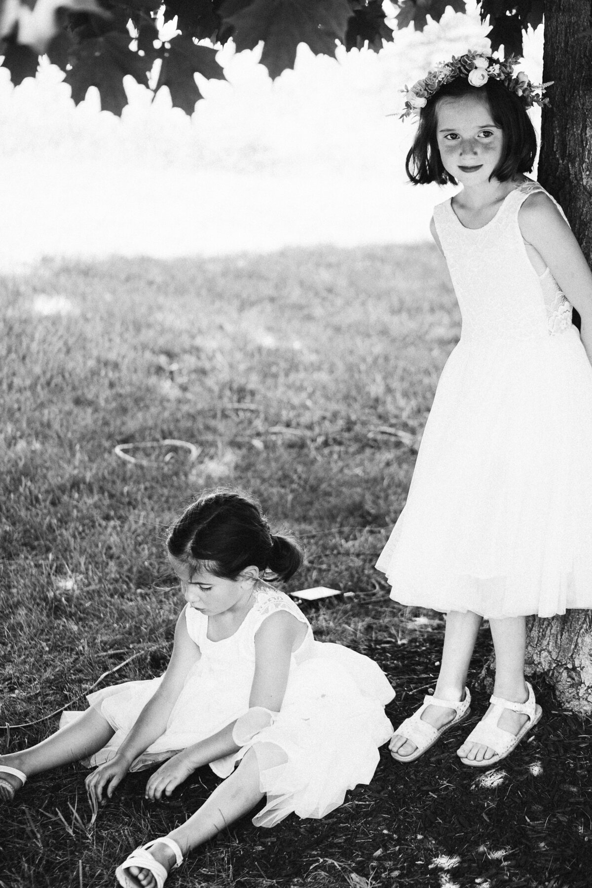 Authentic_Documentaional_Wedding_Photography_Flower_Girls_Candid