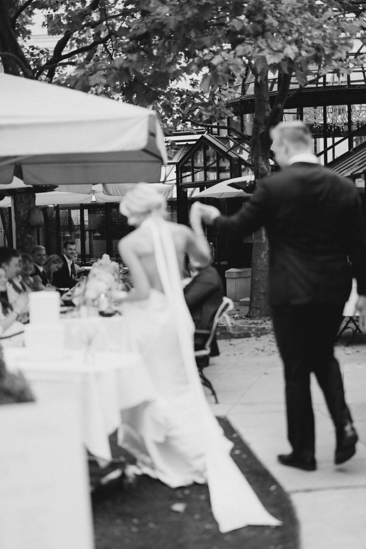 intimate-wedding-vienna-palais-coburg-nfl-player-34