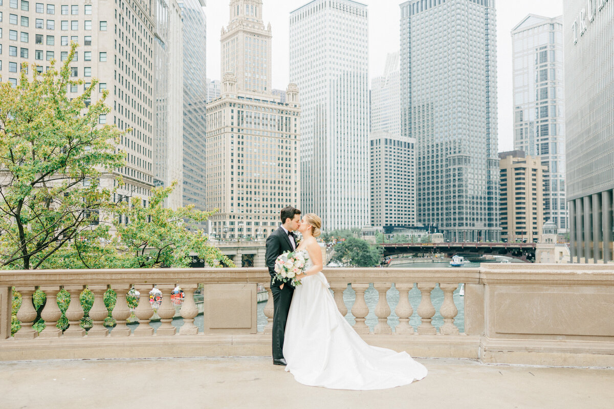 Lexi Benjamin Photography_An Elegant fall Chicago Wedding steeped in Chicago at The Rookery-35