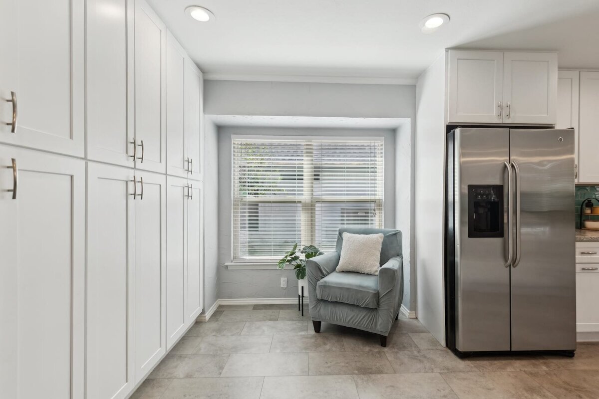 10216_shadow_way_dallas_tx_kitchen_cozy_reading_nook_with_pantry_wall_storage_-_haven_realty_group