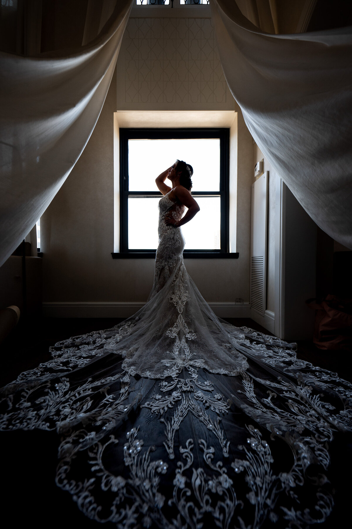 22Intercontinental-Chicago-Hotel-Wedding-Photos-Lauren-Ashlely-Studios