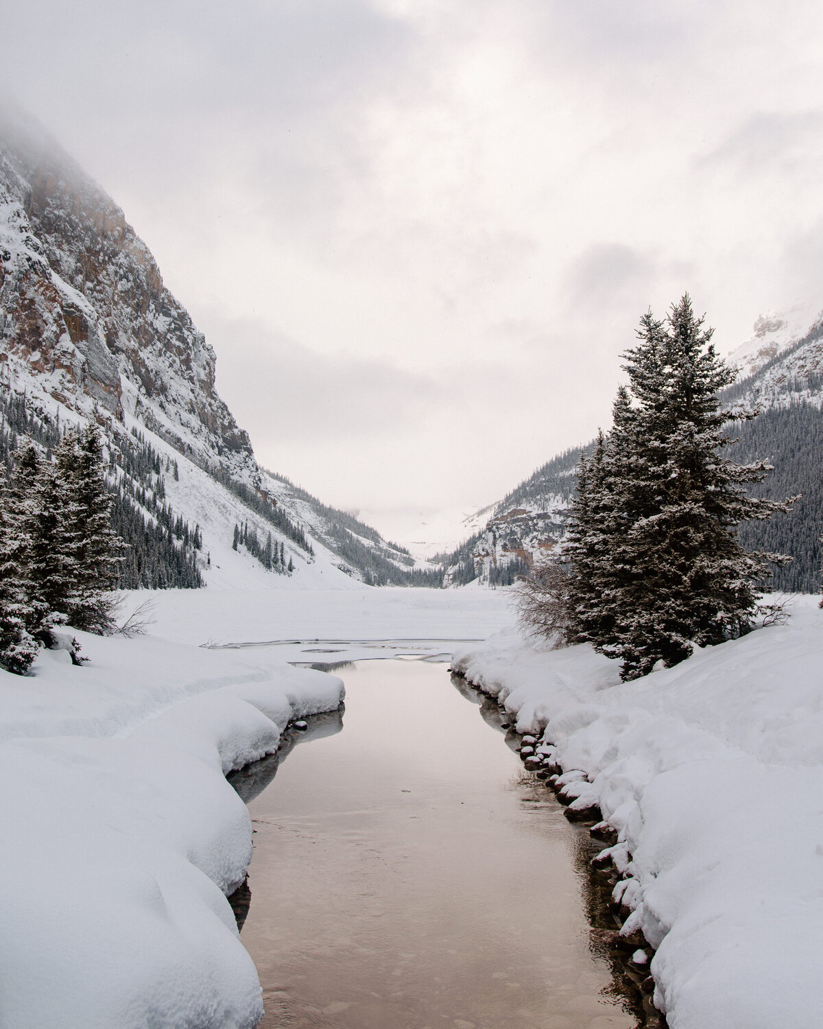 lake_louise_banff_winter_snow_canada