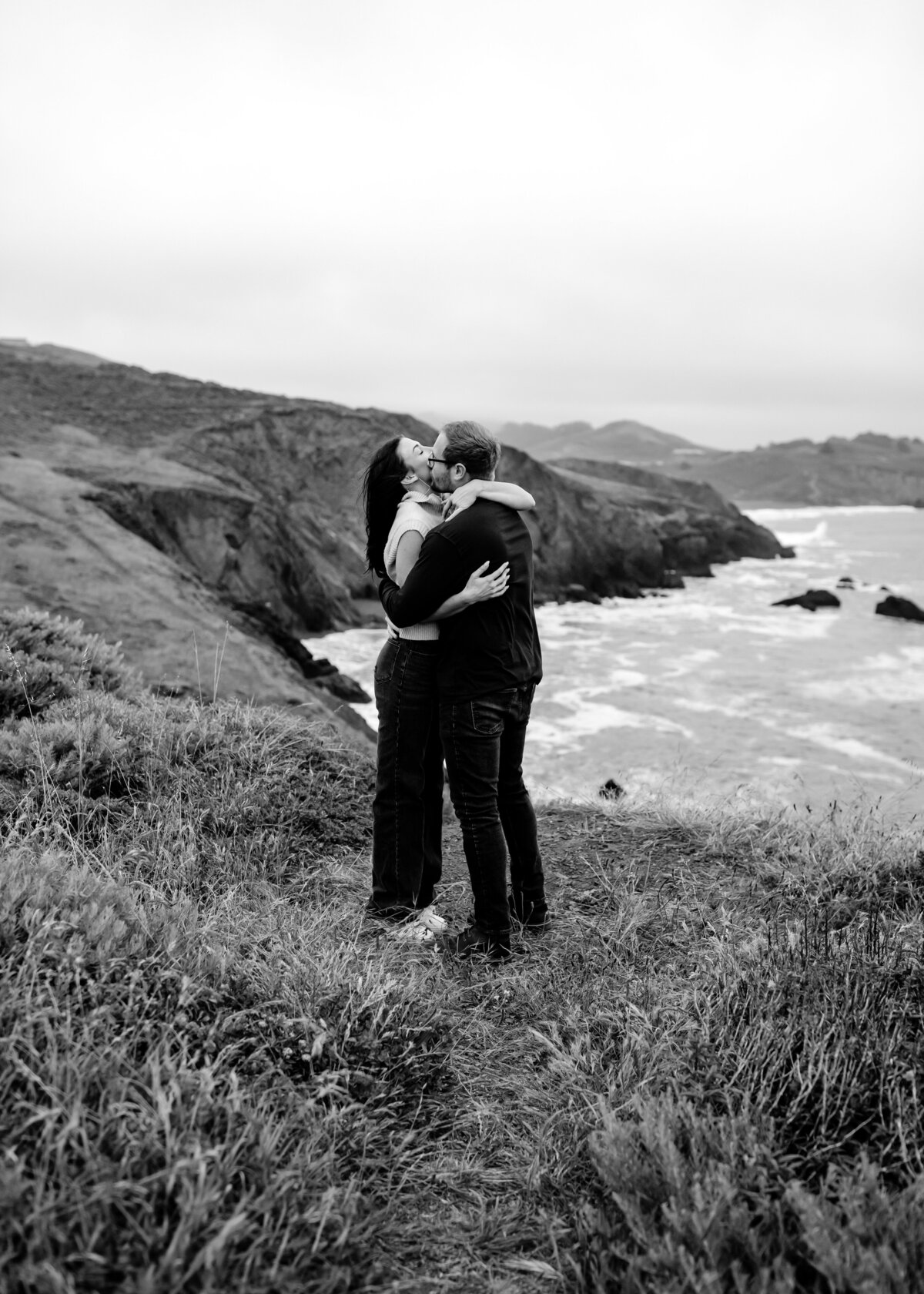 05312023_Makenzie+Gavin_RodeoBeachCA_AnjaJensenPhotography-159