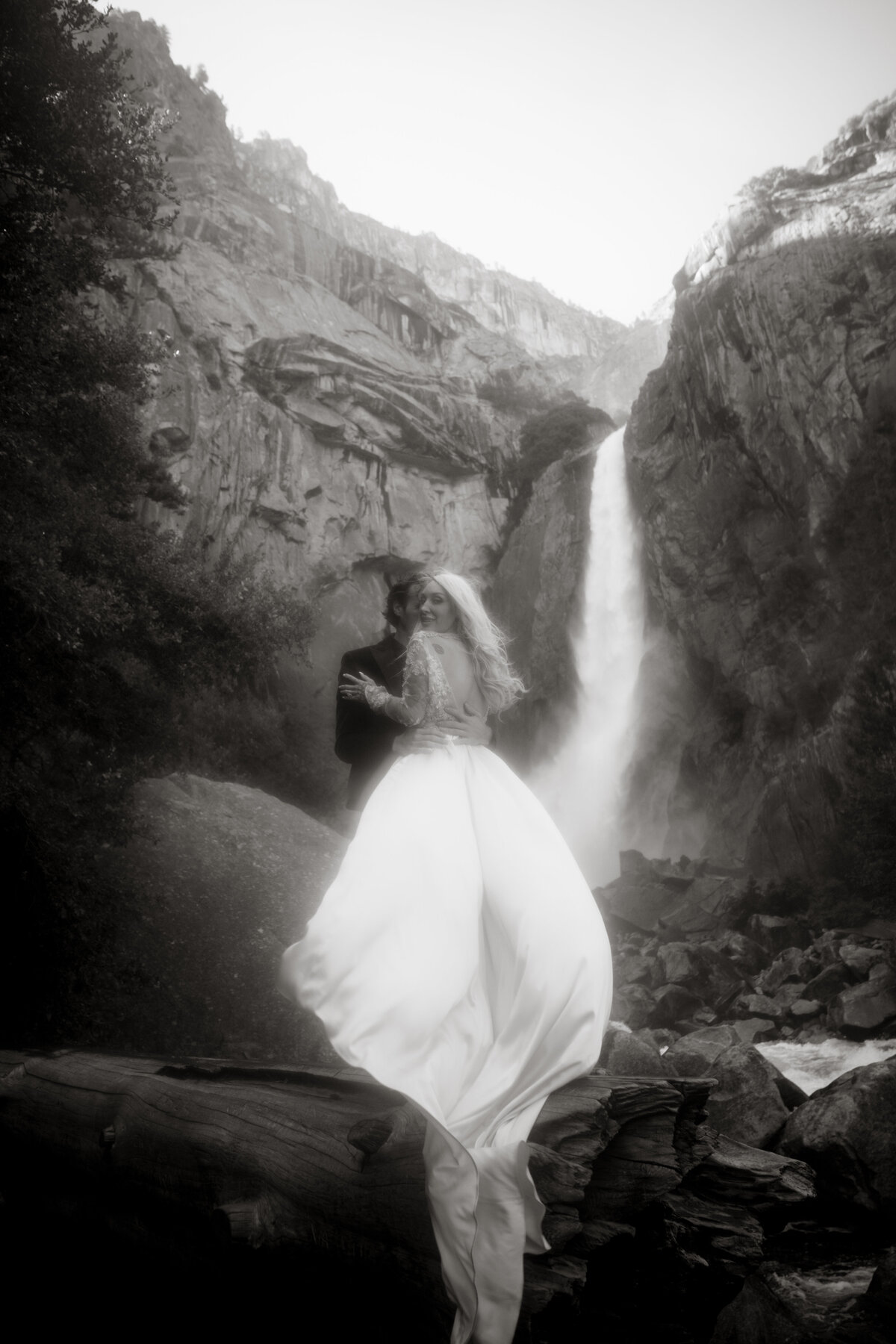 bride-Yosemite-flowing-dress