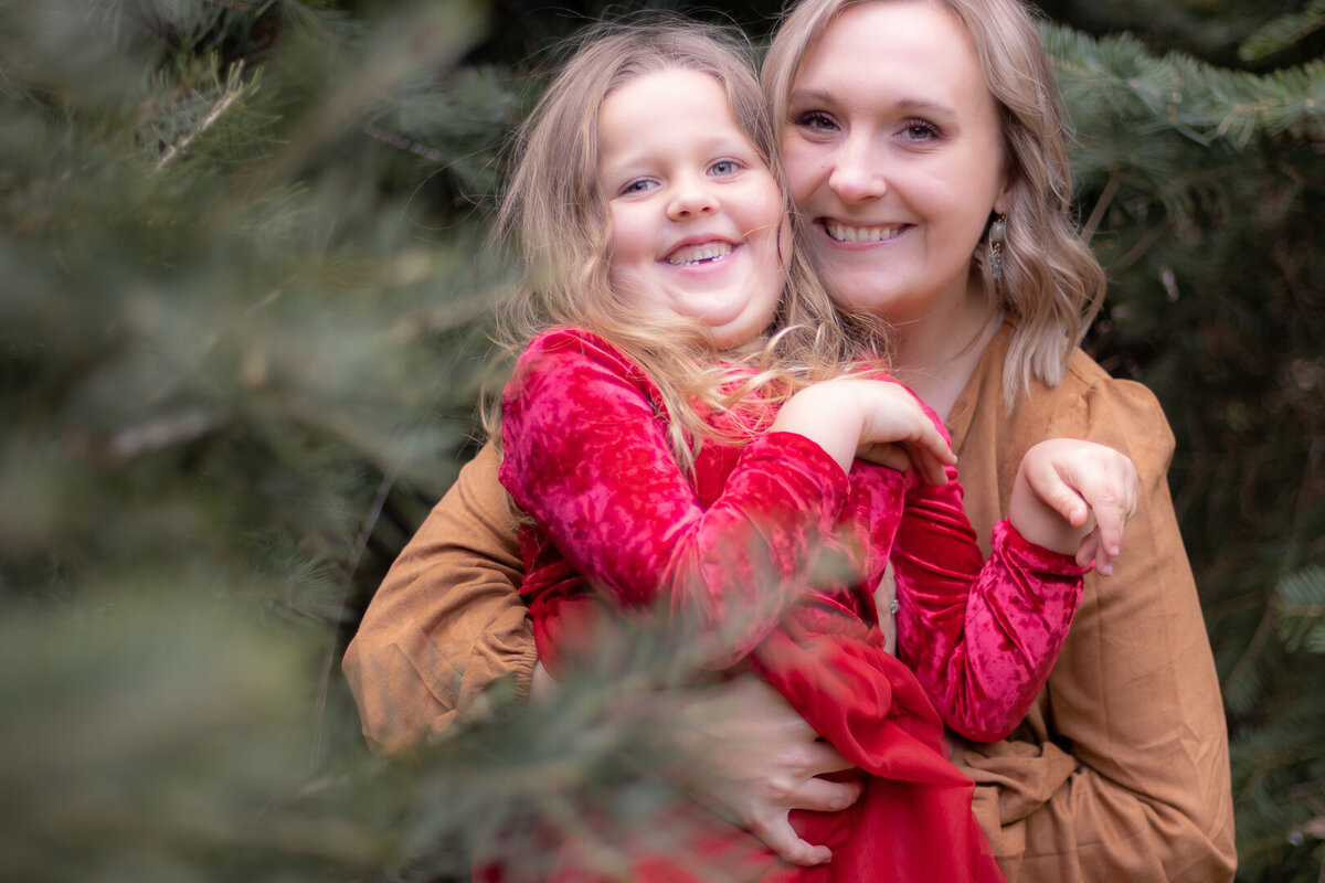 2022Christmas-in-the-trees_family-photography_renees-photography-designs_natural-lights_SM-2333