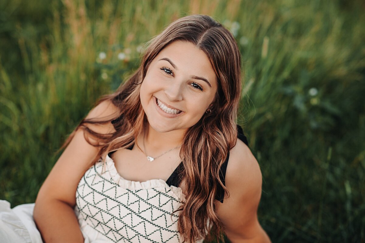 ideas-for-high-school-senior-girls-wanting-summer-photos