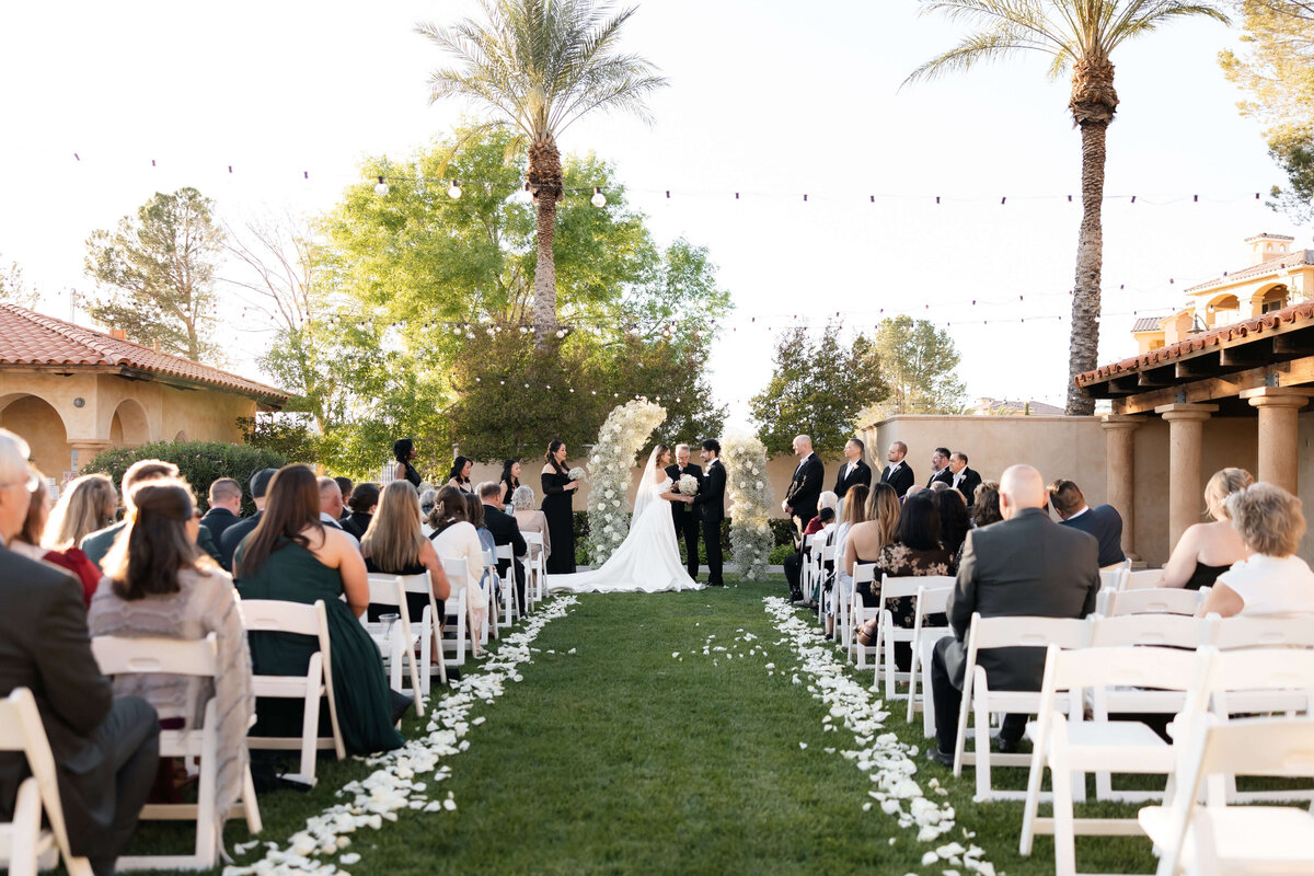 105_riskyexposure_marley-simon_las-vegas-elopement-photography