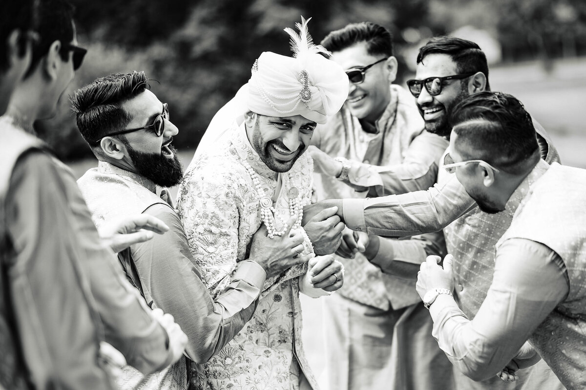 Ishan Fotografi offers modern posing, luxe editing & editorial-style wedding photography.