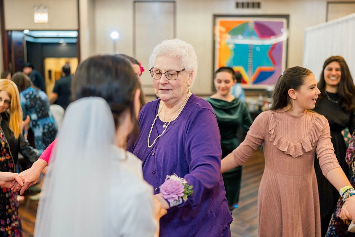 Eliana-Melmed-Photography-Chicago-LosAngeles-Jewish-WeddingPhotographer-CarmiKalman-WomensDancing-00078