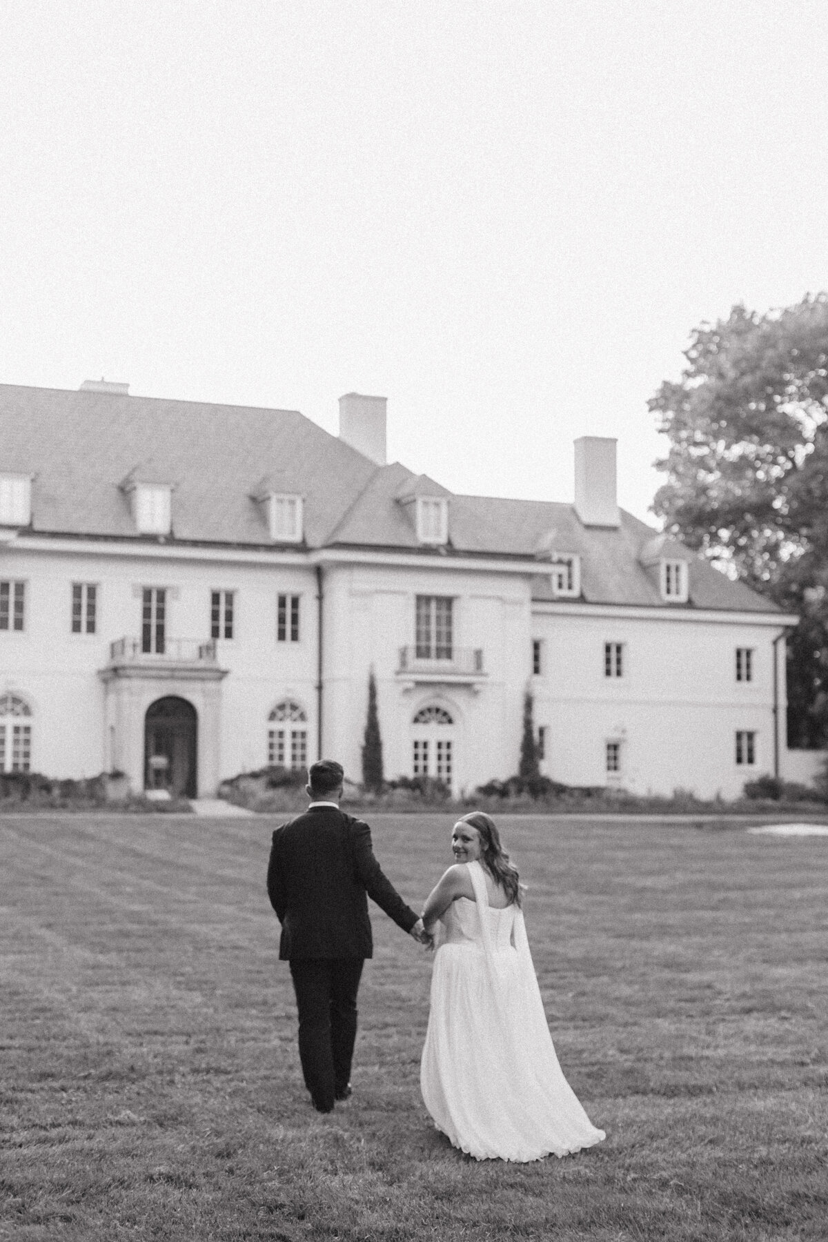 Black and white Indianapolis wedding photographer estate photo