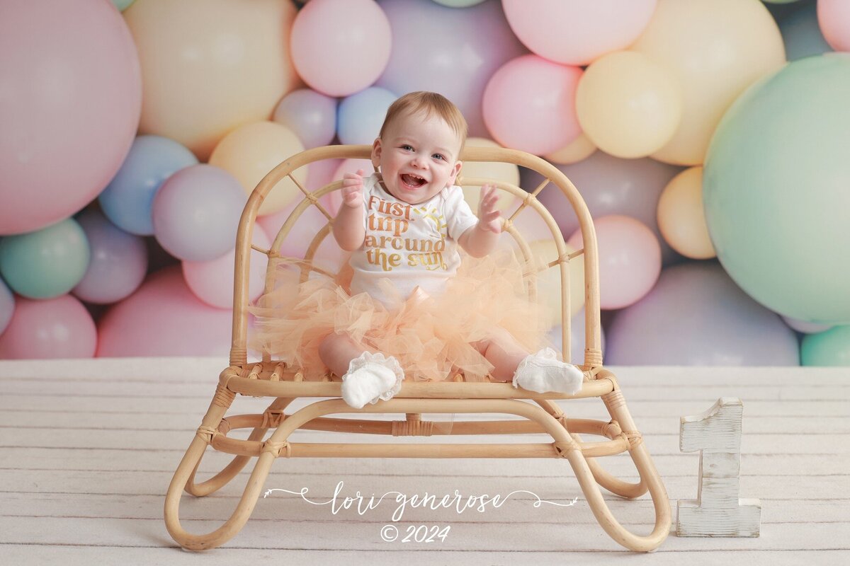 lehigh-valley-photographer-lori-generose-lg-photography-first-birthday-cake-smash-girl-conshohocken-pa