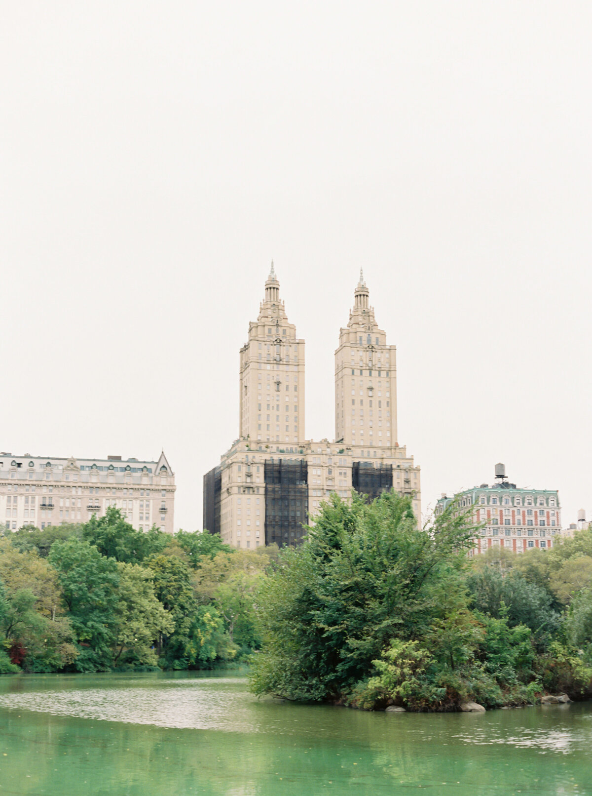 TiffaneyChildsPhotography-NYCWeddingPhotographer-Andrea+John-CentralParkEngagement-40