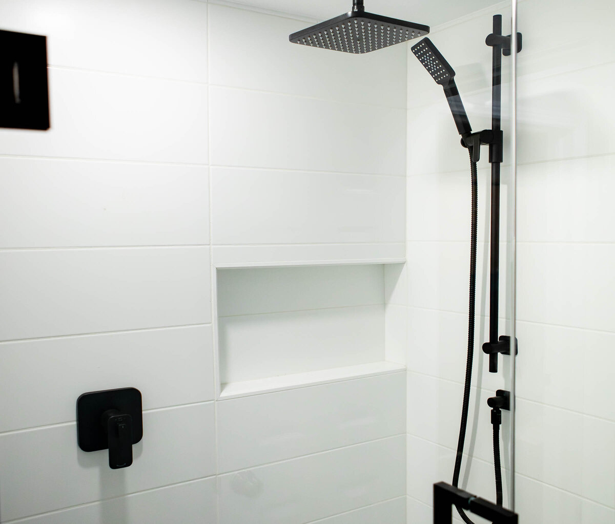 Modern-shower-reno