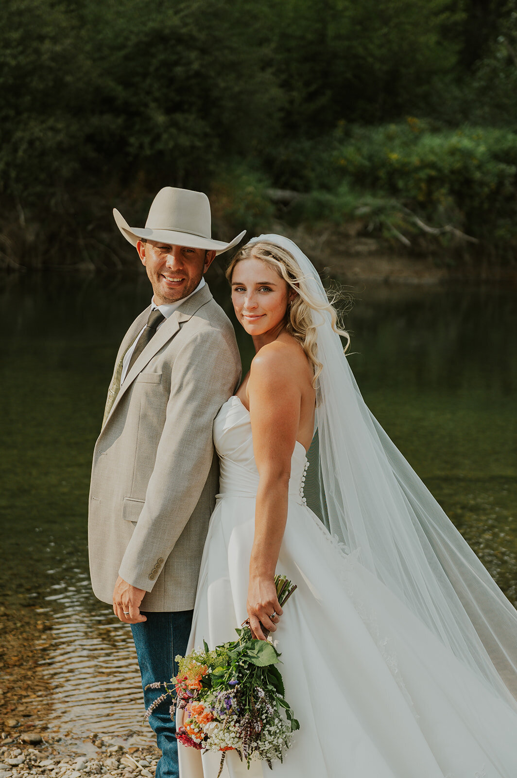 presley-gray-luxury-western-montana-wedding-7525