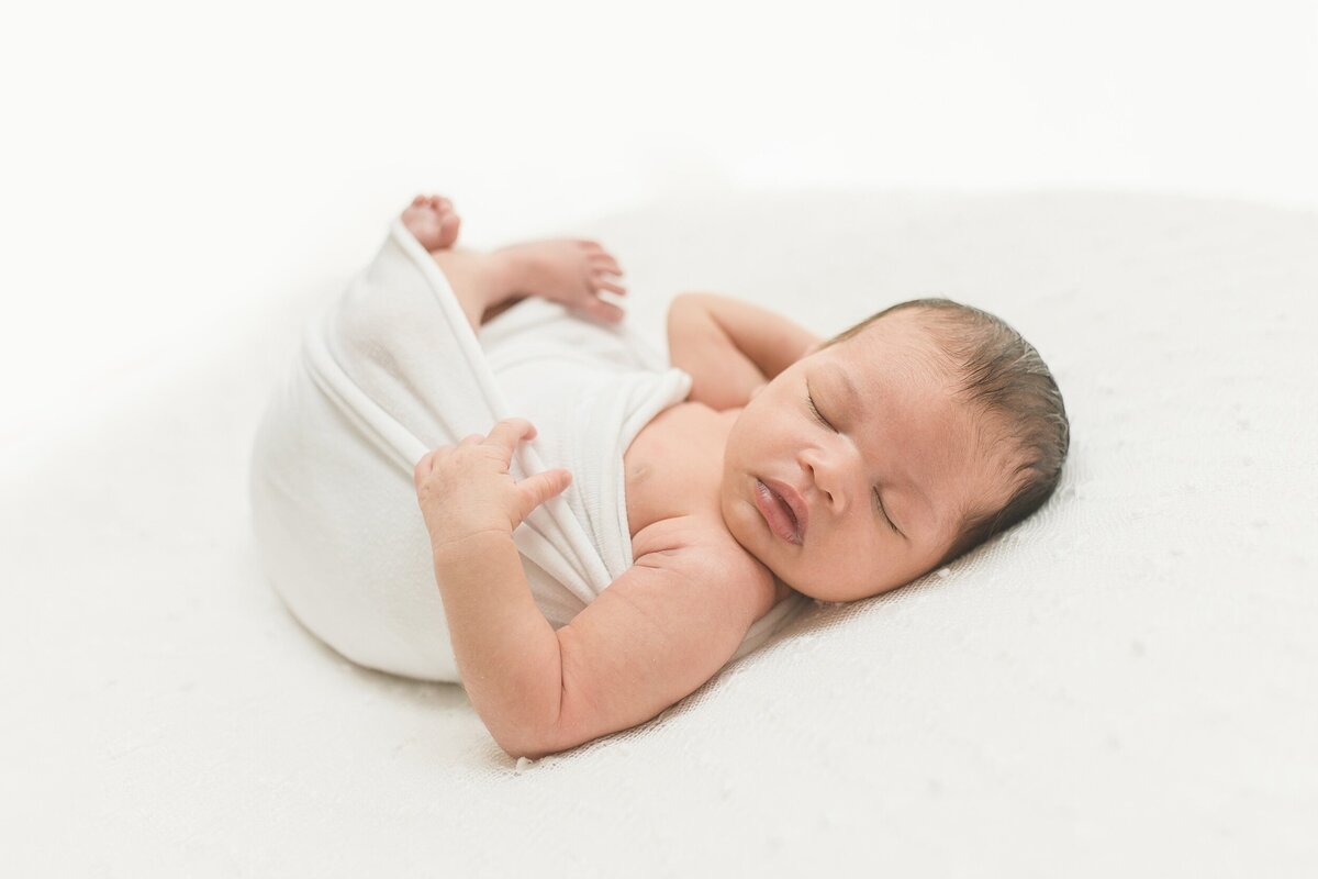 shooting bébé nouveau-né métisse à tours