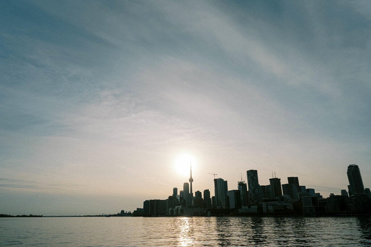 E11-Engagement-photo-shoot-in-Downtown-Toronto-Maria-and-DeVon-2025-04-14-2500px-1067