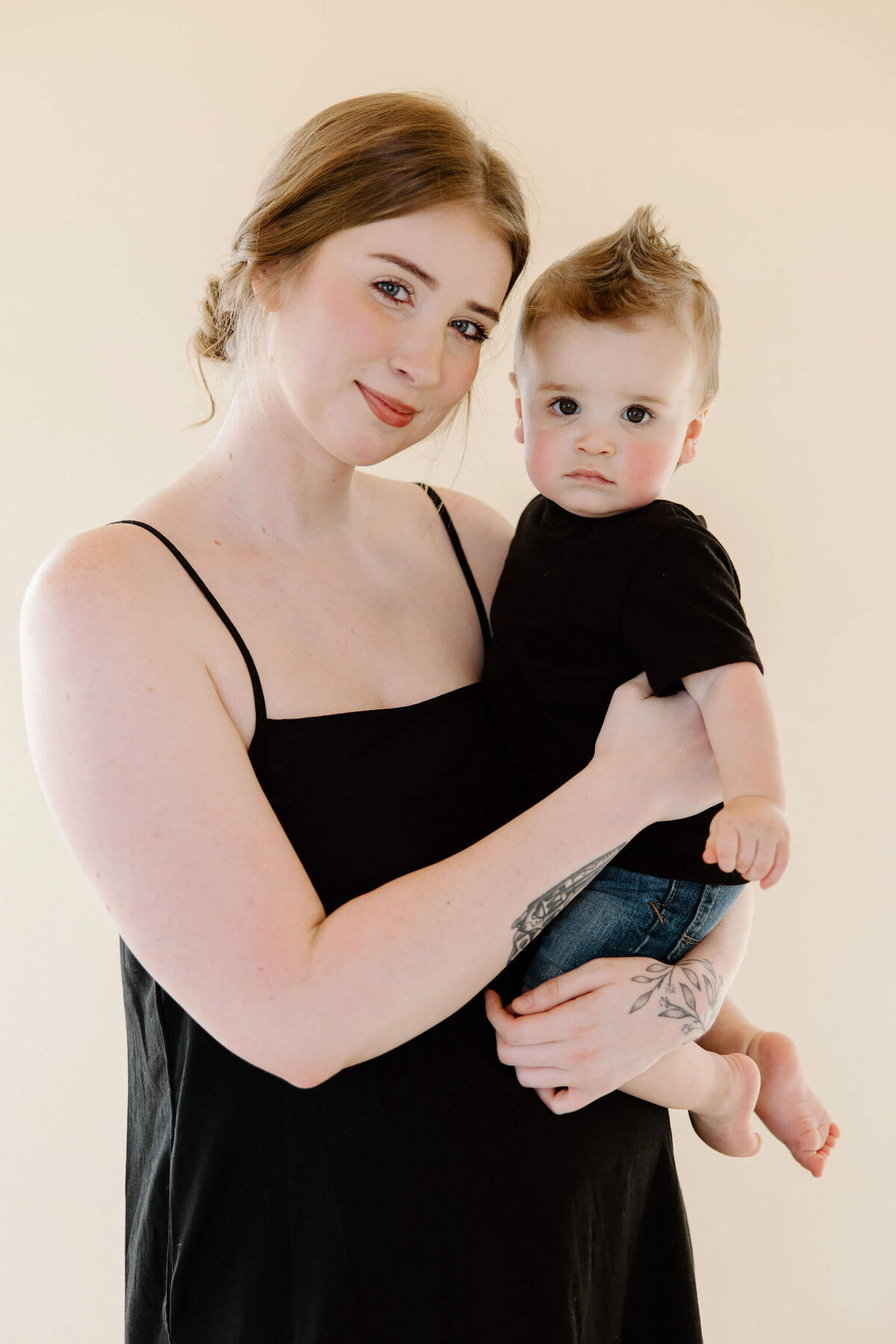Milestone baby pictures of baby boy and mom on 1st birthday