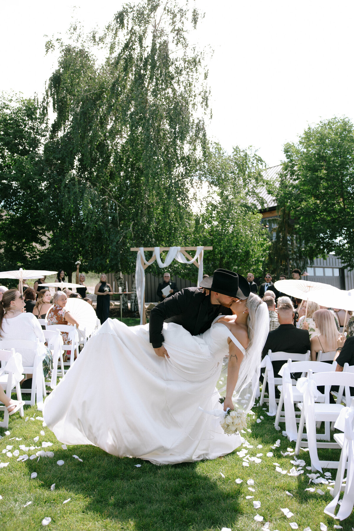 the-white-barn-in-emmett-idaho-wedding-krysta-timmons-photography-ceremony-312