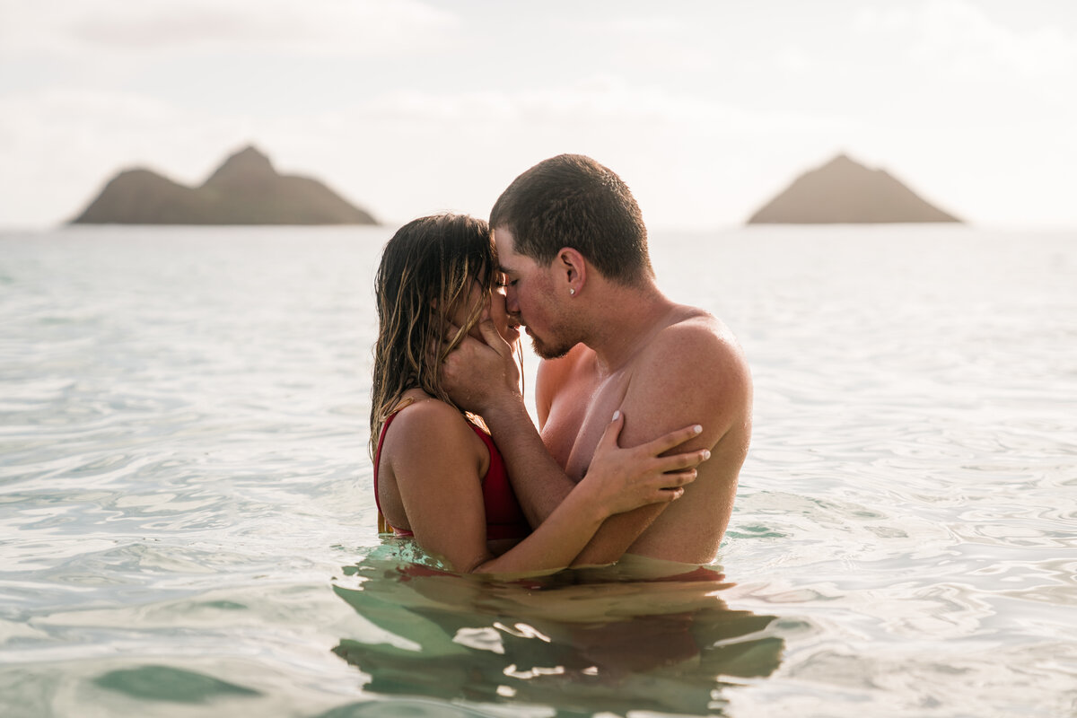 lanikai-beach-water-couples-photo-session-sydney-and-ryan-adventure-elopement-photographer-1