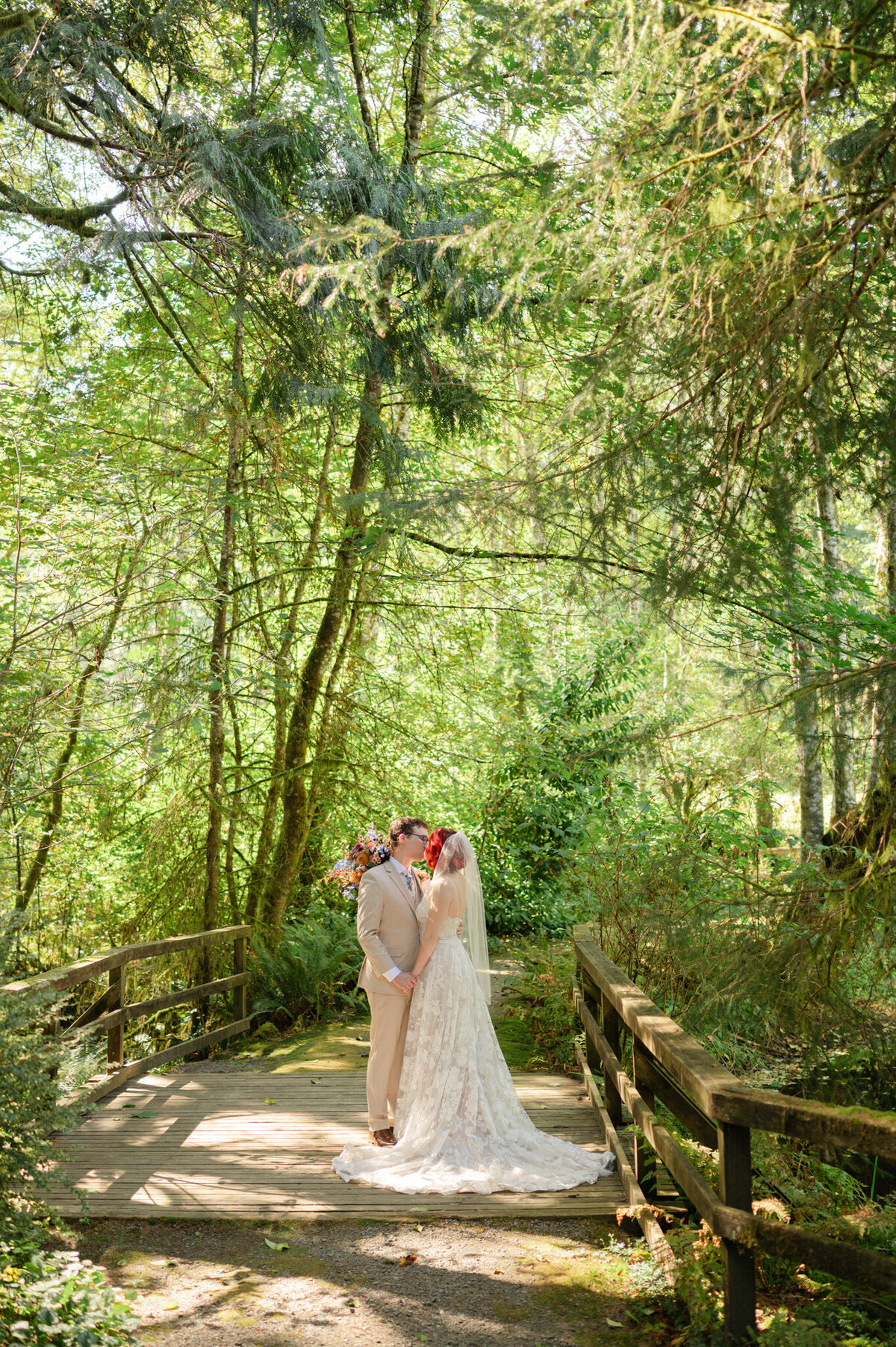 Beau-Lodge-Venue_Bellingham-Wedding-Photographer_Caylie-Mash_MN191