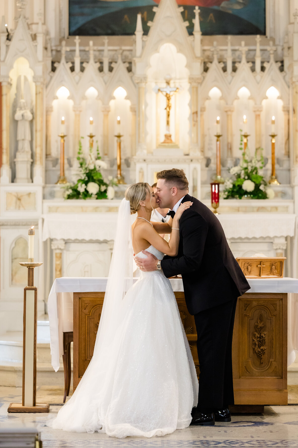 kasia-sickau-wedding-photographer-grace-alex-monastery-event-center-cincinnati-ohio8U9A3783