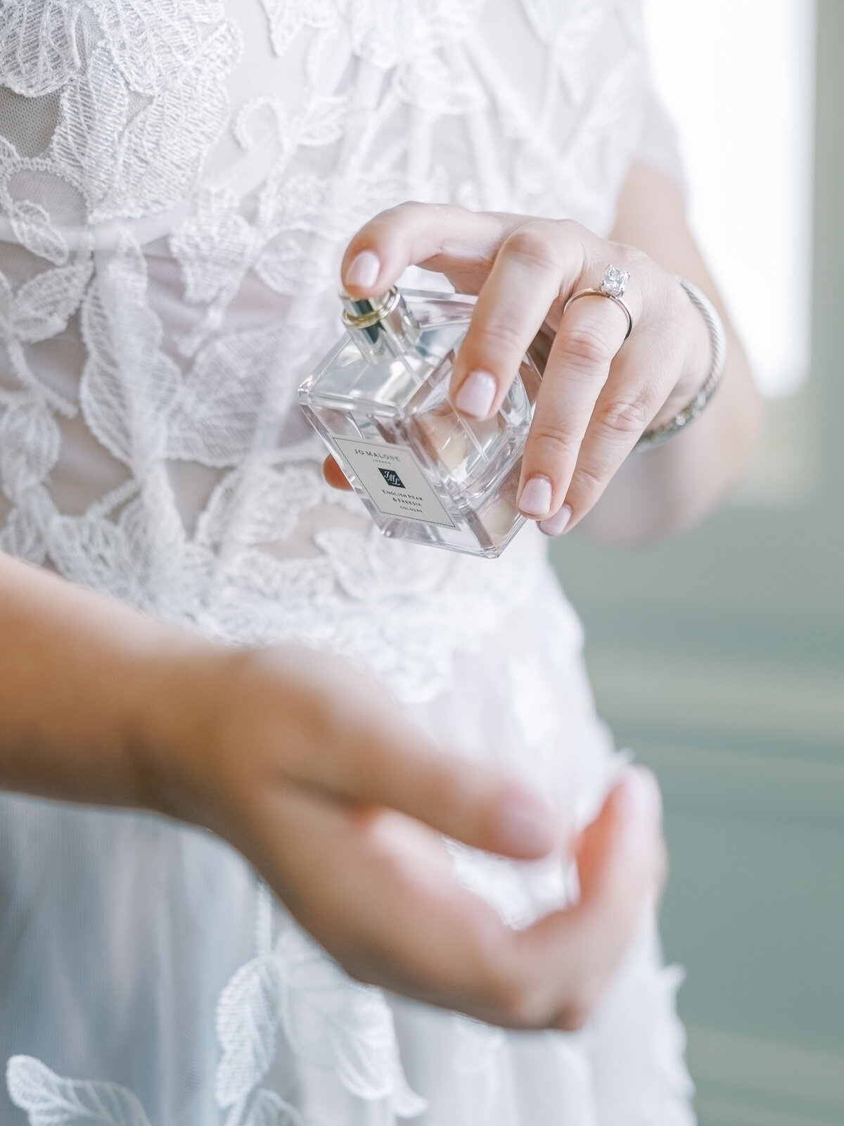Anne-Troxel-Pittsburgh-Wedding-Photography-Pittsburgh-Field-Club-LGBTQ-Floral-timeless-photos-28