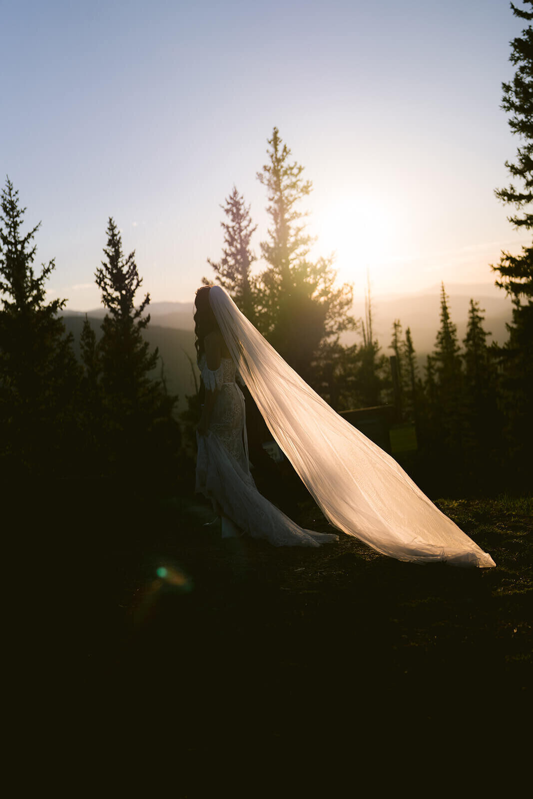 sharron-ian-aspen-mountain-club-wedding-golden-hour-2