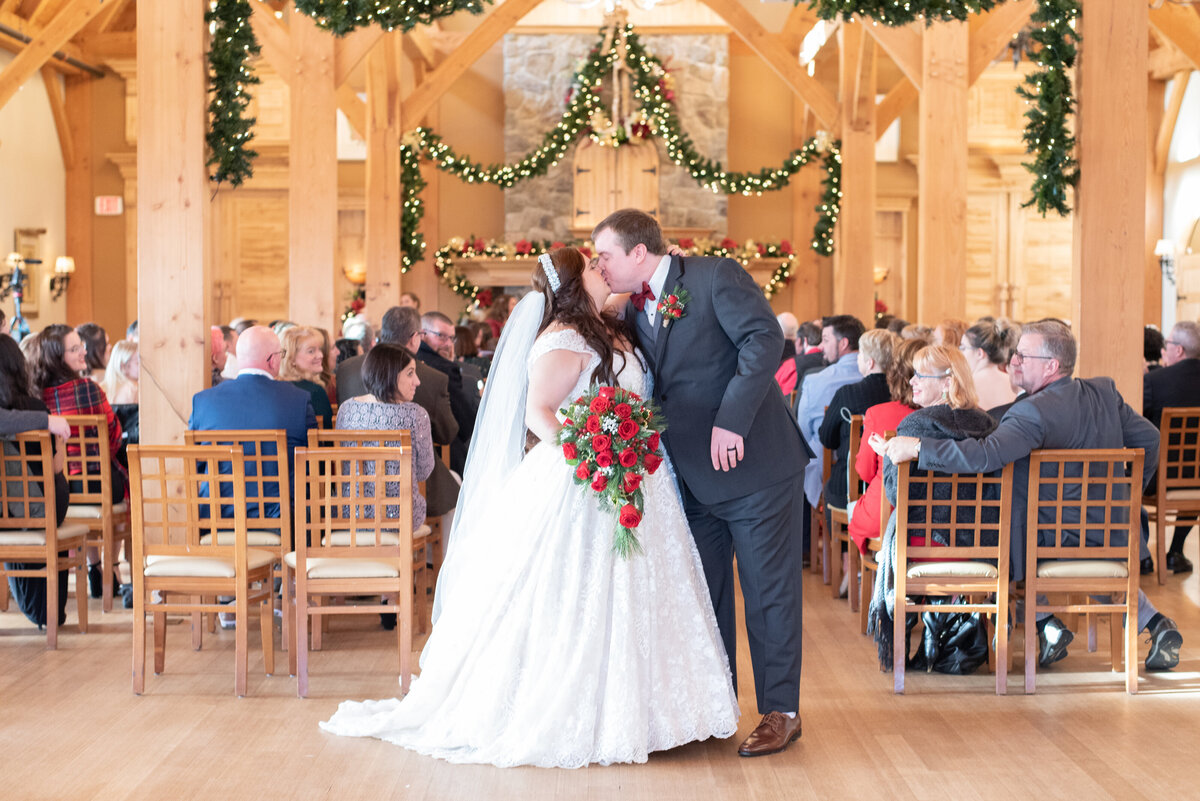 the-red-barn-at-outlook-farm-sarah-and-jason-wedding-ceremony-gwendolyn-ruth-photography60