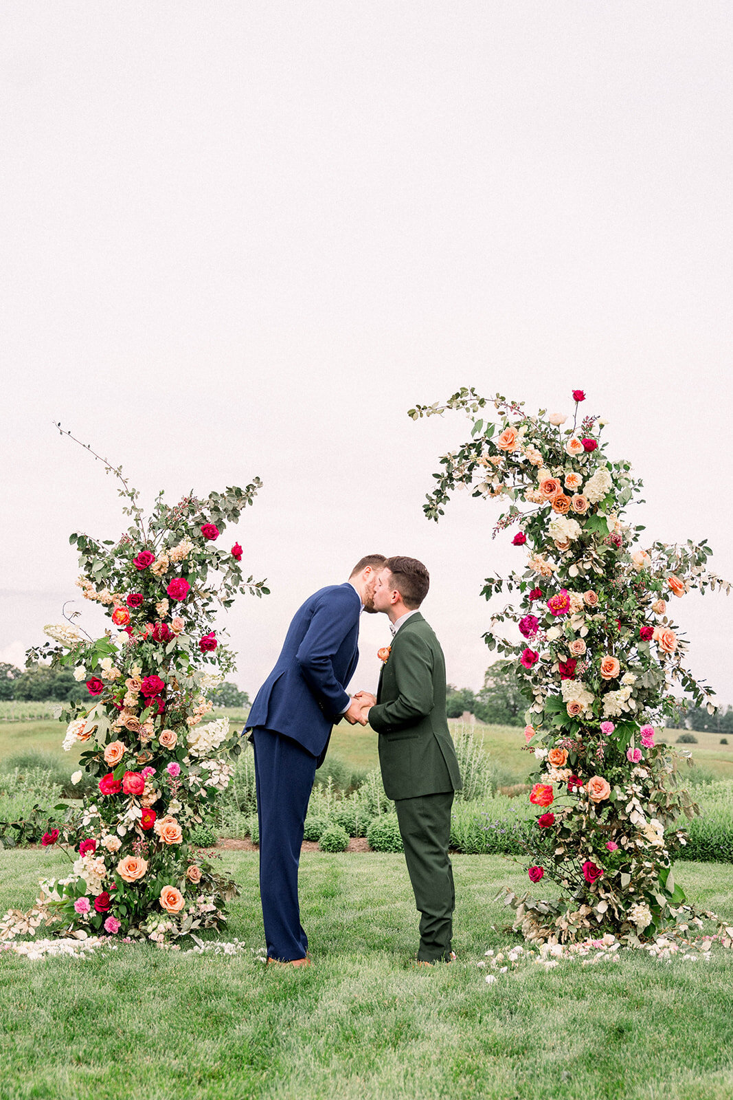 early-mountain-vineyard-wedding