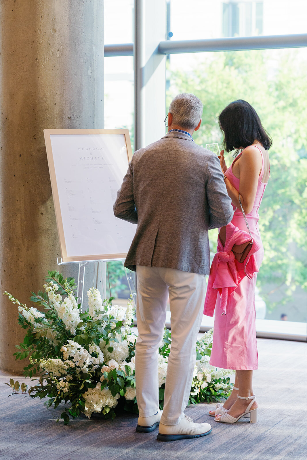 RebeccaMichaelWedding_CocktailHour_AngelikaJohnsPhotography-36