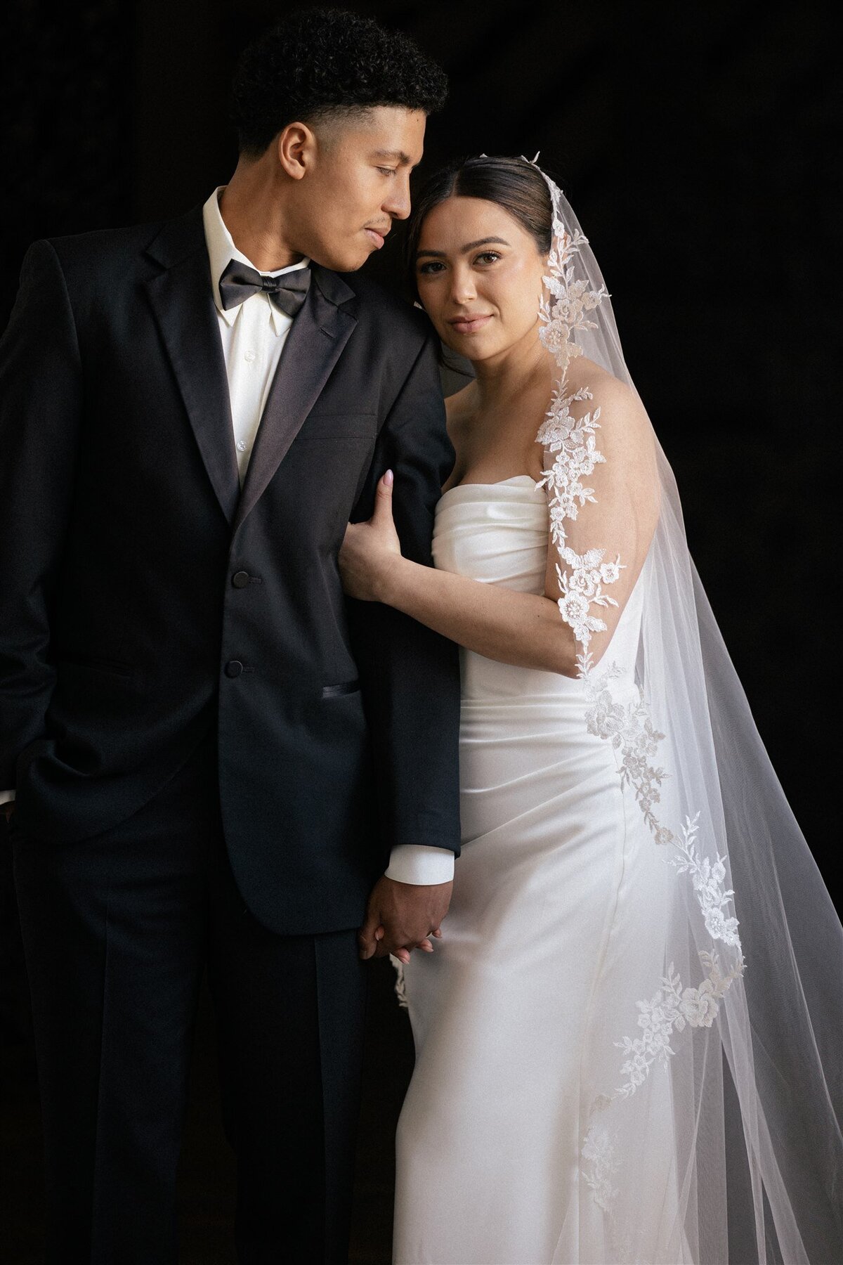 Classic Wedding Portrait of Bride and Groom at the Santa Barbara Courthouse