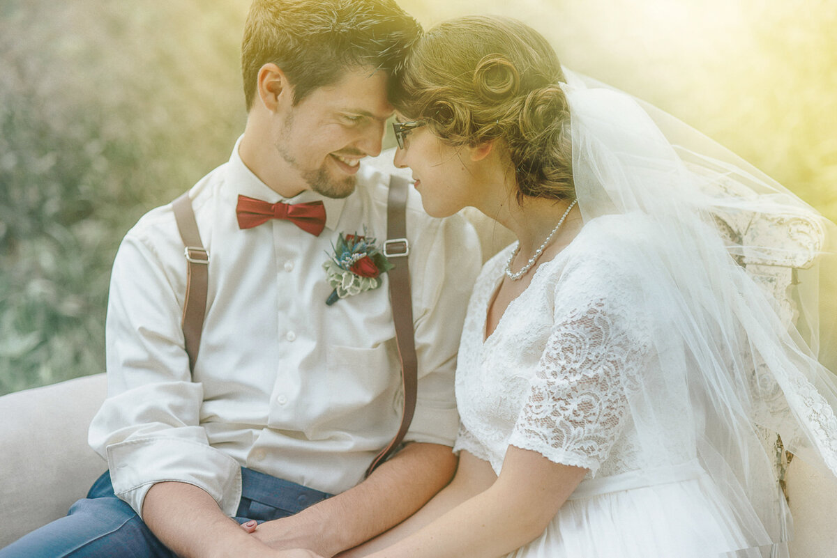 wedding photos | Iowa wedding photographer | Iowa Photographer | Playlife | Cedar Rapids | Iowa City | Kalona | Alaynna Ann Schwartz-3